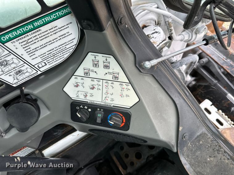 image for item LR9311 2017 Bobcat T450 skid steer loader