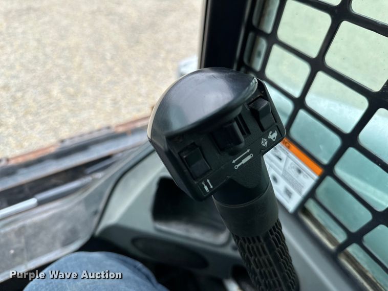 image for item LR9311 2017 Bobcat T450 skid steer loader