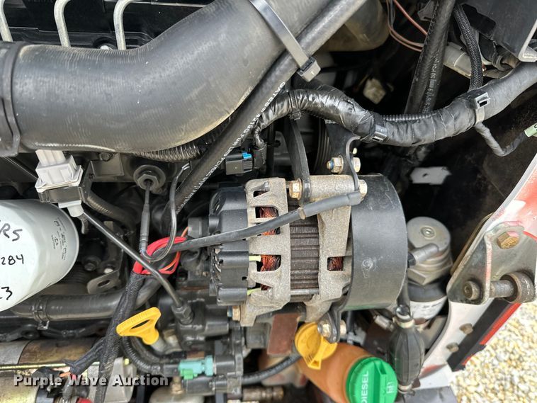 image for item LR9311 2017 Bobcat T450 skid steer loader