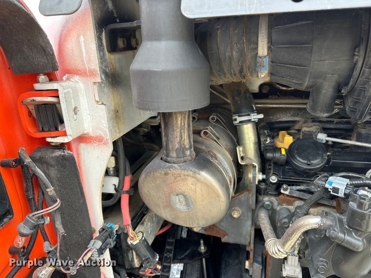 image for item LR9311 2017 Bobcat T450 skid steer loader