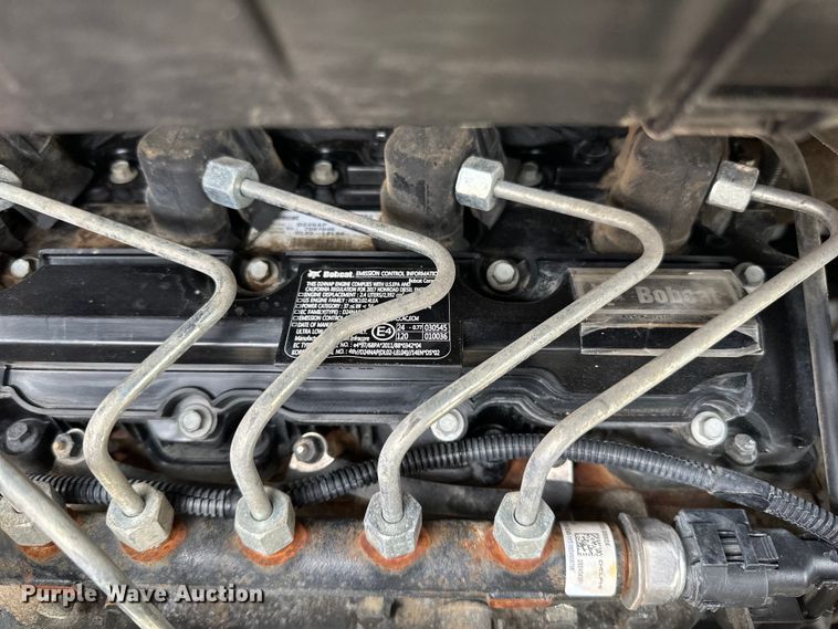 image for item LR9311 2017 Bobcat T450 skid steer loader