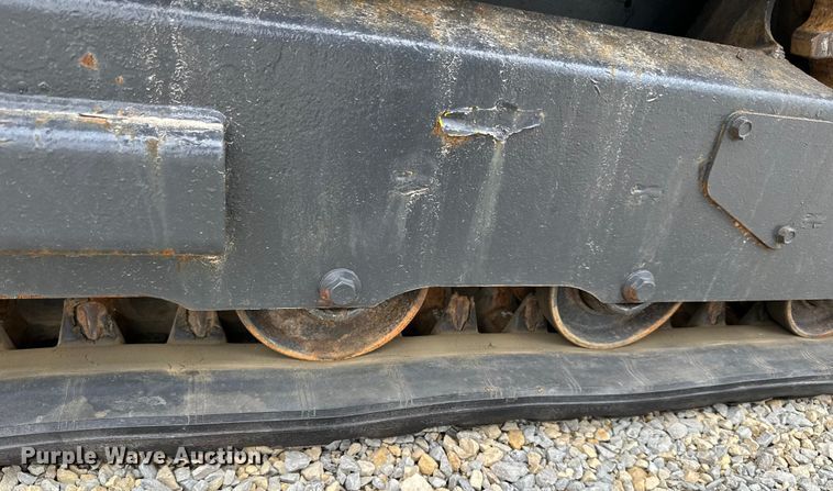 image for item LR9311 2017 Bobcat T450 skid steer loader