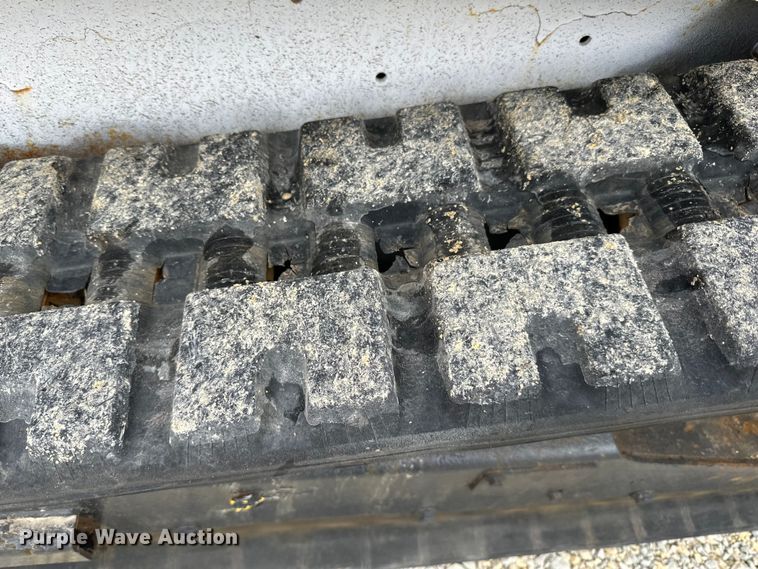 image for item LR9311 2017 Bobcat T450 skid steer loader