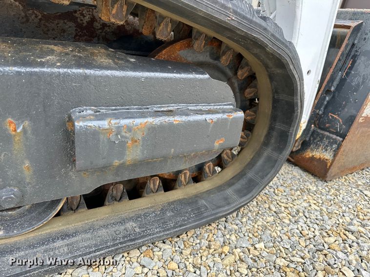 image for item LR9311 2017 Bobcat T450 skid steer loader