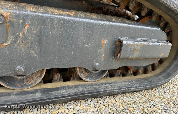 image for item LR9311 2017 Bobcat T450 skid steer loader