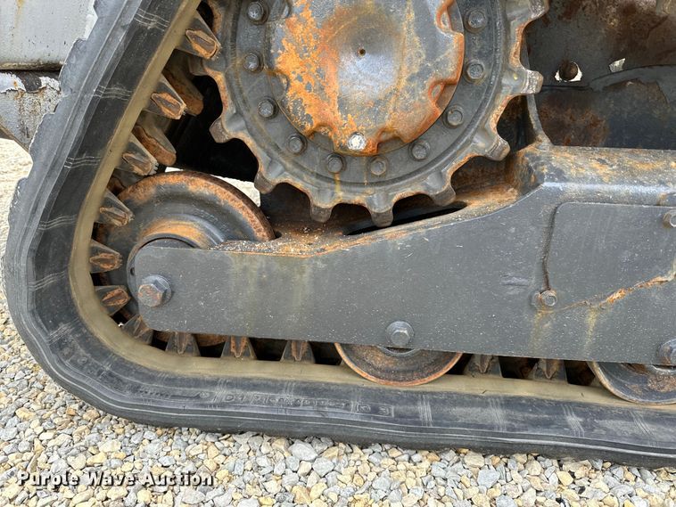 image for item LR9311 2017 Bobcat T450 skid steer loader