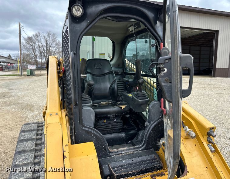 image for item LR9312 2015 Caterpillar 279D skid steer loader
