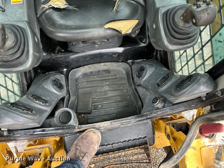 image for item LR9312 2015 Caterpillar 279D skid steer loader