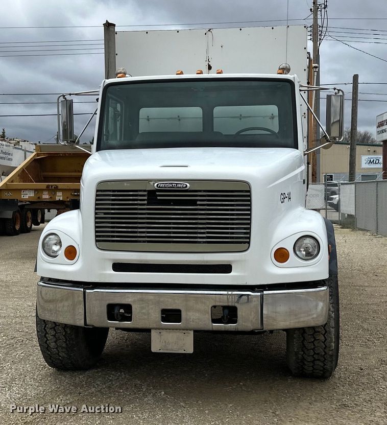 image for item LR9313 2001 Freightliner FL112 volumetric concrete mixer truck