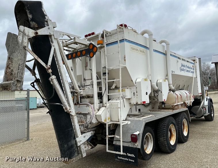 image for item LR9313 2001 Freightliner FL112 volumetric concrete mixer truck