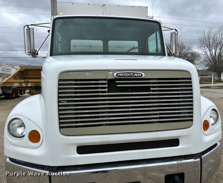 image for item LR9313 2001 Freightliner FL112 volumetric concrete mixer truck