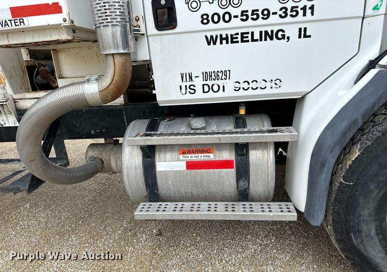 image for item LR9313 2001 Freightliner FL112 volumetric concrete mixer truck