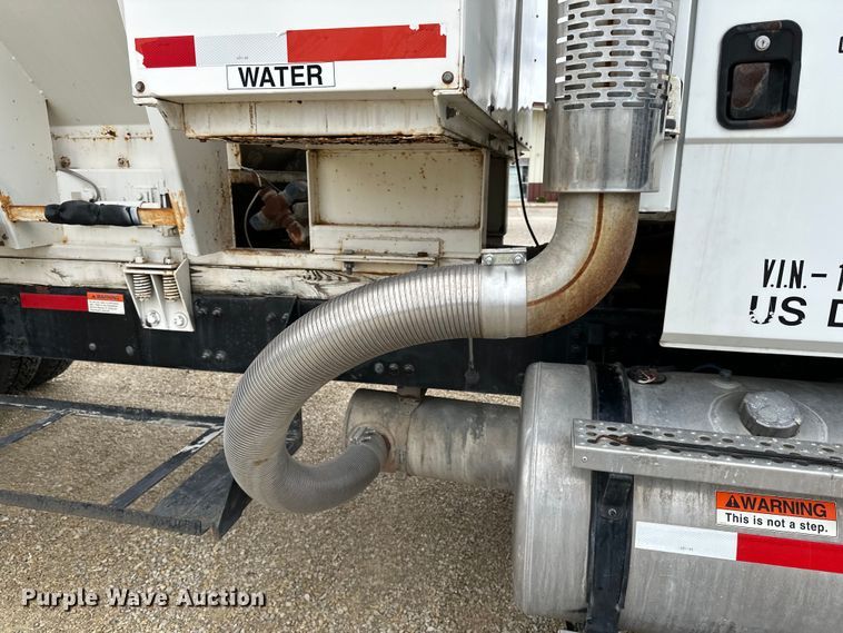 image for item LR9313 2001 Freightliner FL112 volumetric concrete mixer truck