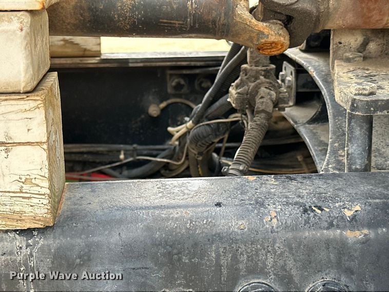 image for item LR9313 2001 Freightliner FL112 volumetric concrete mixer truck