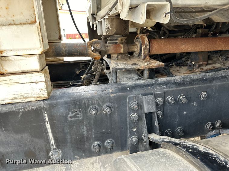 image for item LR9313 2001 Freightliner FL112 volumetric concrete mixer truck