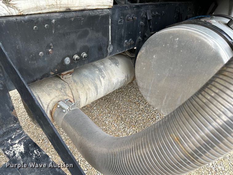 image for item LR9313 2001 Freightliner FL112 volumetric concrete mixer truck