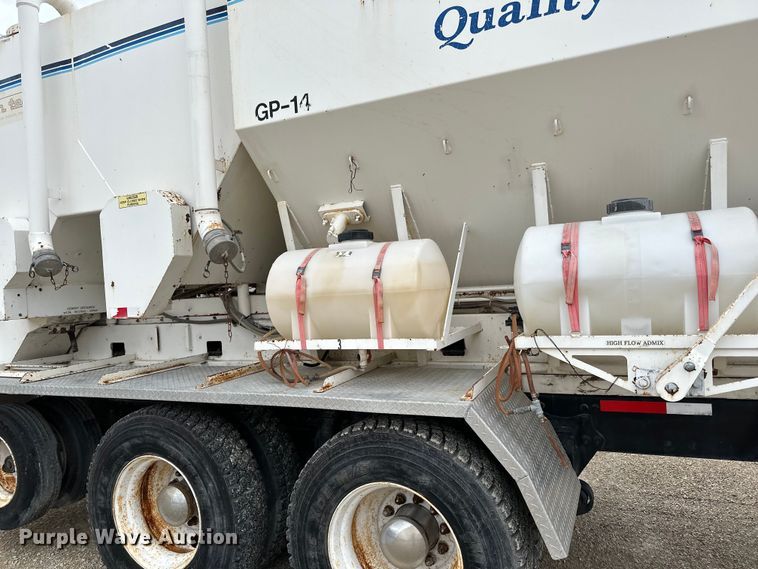 image for item LR9313 2001 Freightliner FL112 volumetric concrete mixer truck