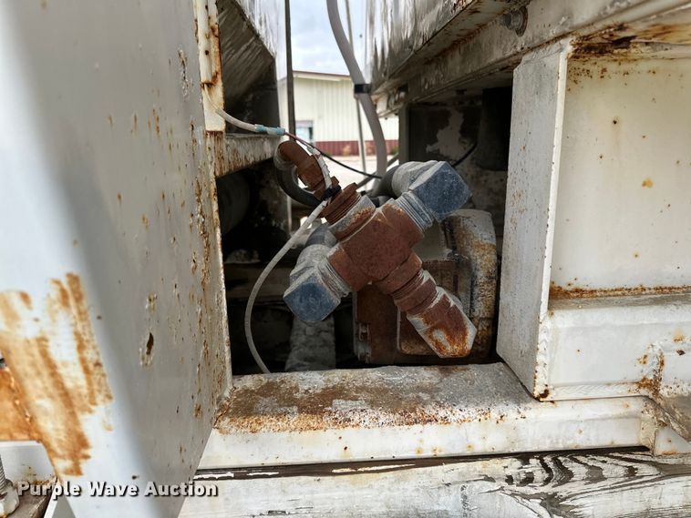 image for item LR9313 2001 Freightliner FL112 volumetric concrete mixer truck