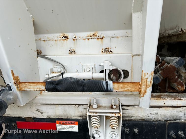 image for item LR9313 2001 Freightliner FL112 volumetric concrete mixer truck