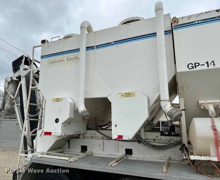 image for item LR9313 2001 Freightliner FL112 volumetric concrete mixer truck