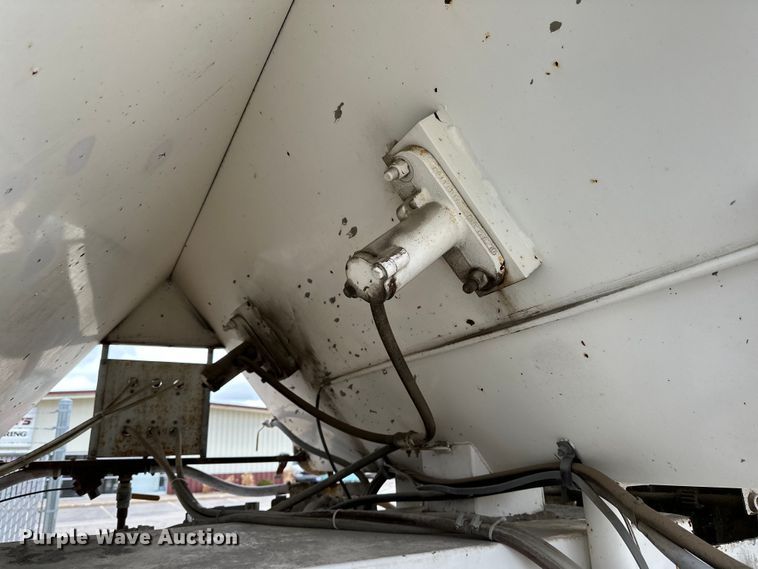 image for item LR9313 2001 Freightliner FL112 volumetric concrete mixer truck