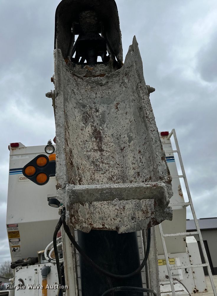 image for item LR9313 2001 Freightliner FL112 volumetric concrete mixer truck