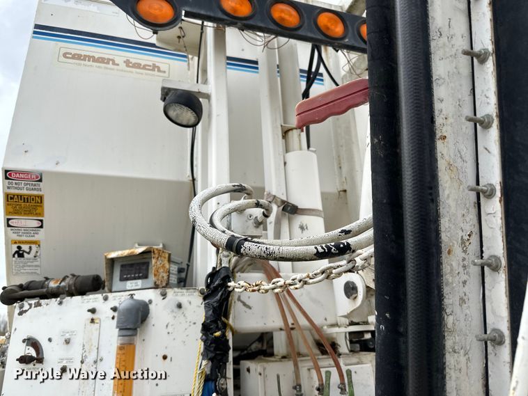 image for item LR9313 2001 Freightliner FL112 volumetric concrete mixer truck