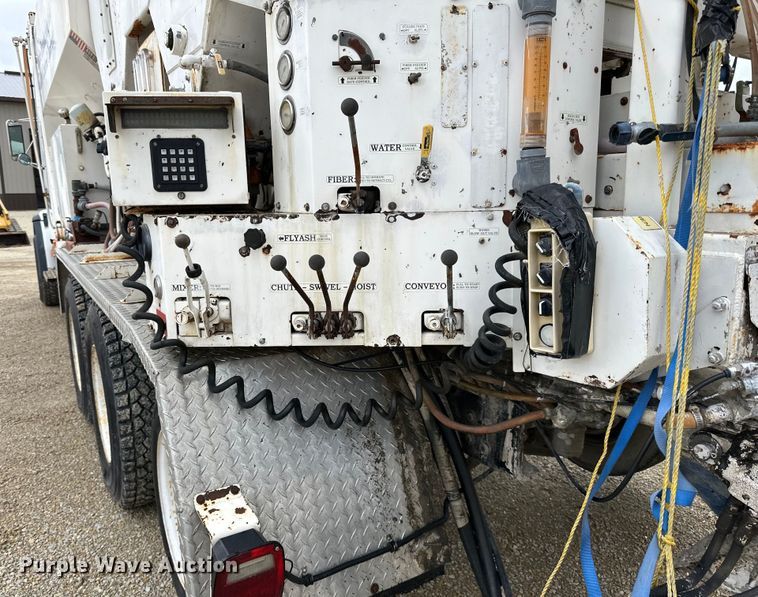 image for item LR9313 2001 Freightliner FL112 volumetric concrete mixer truck