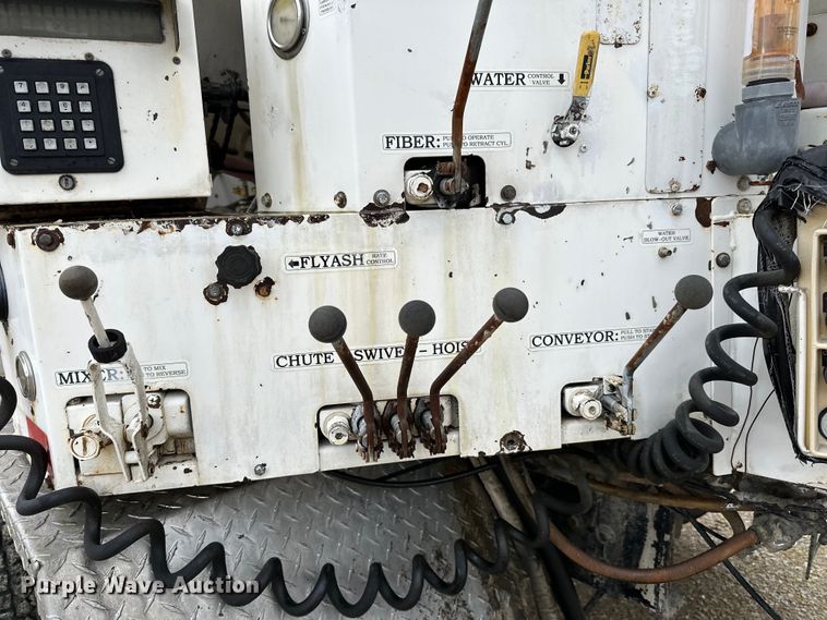 image for item LR9313 2001 Freightliner FL112 volumetric concrete mixer truck