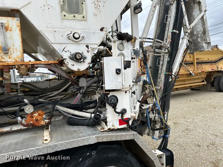 image for item LR9313 2001 Freightliner FL112 volumetric concrete mixer truck