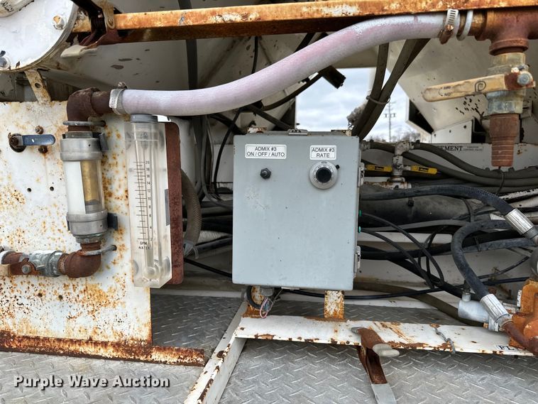 image for item LR9313 2001 Freightliner FL112 volumetric concrete mixer truck