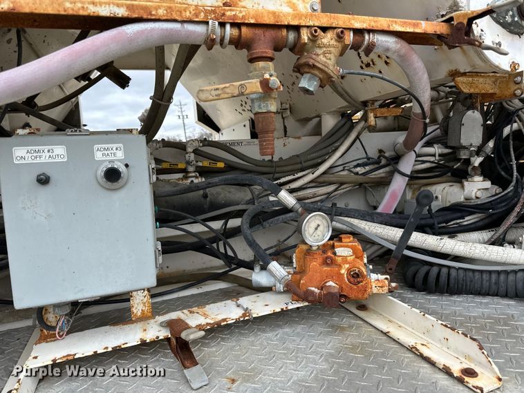 image for item LR9313 2001 Freightliner FL112 volumetric concrete mixer truck