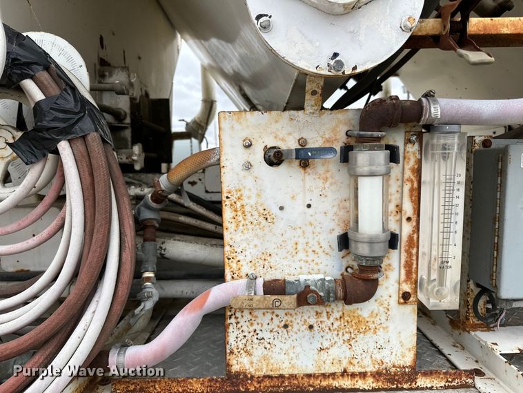 image for item LR9313 2001 Freightliner FL112 volumetric concrete mixer truck