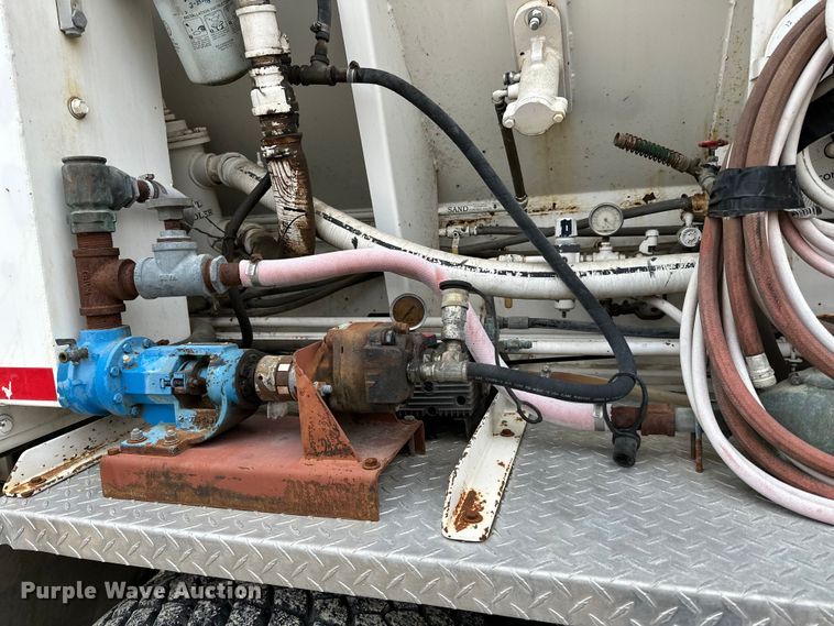 image for item LR9313 2001 Freightliner FL112 volumetric concrete mixer truck