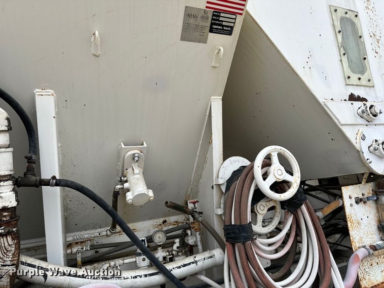 image for item LR9313 2001 Freightliner FL112 volumetric concrete mixer truck