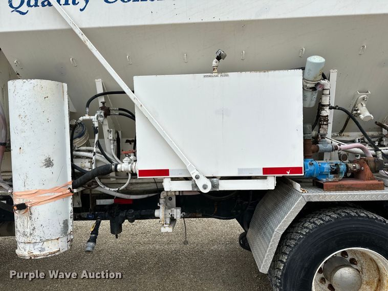 image for item LR9313 2001 Freightliner FL112 volumetric concrete mixer truck