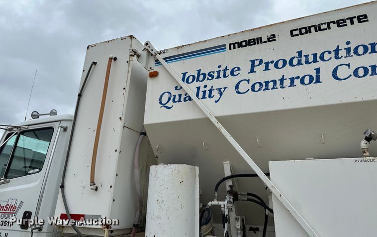 image for item LR9313 2001 Freightliner FL112 volumetric concrete mixer truck