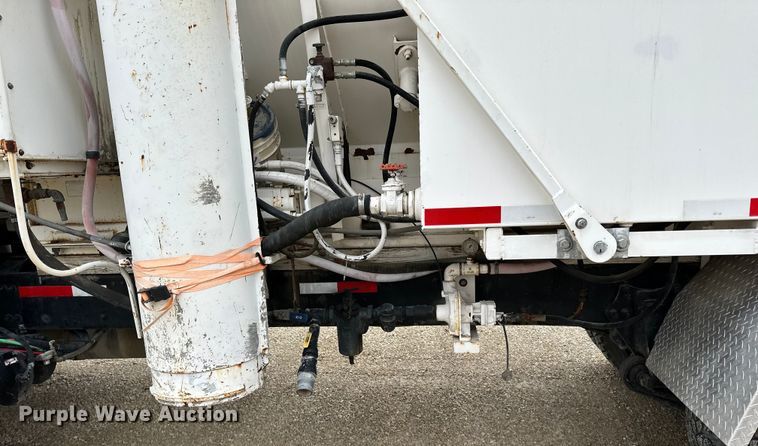 image for item LR9313 2001 Freightliner FL112 volumetric concrete mixer truck