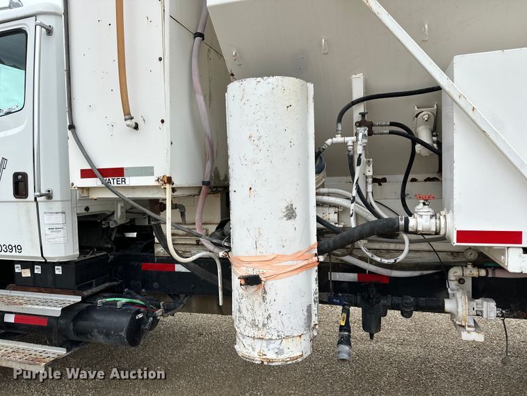 image for item LR9313 2001 Freightliner FL112 volumetric concrete mixer truck