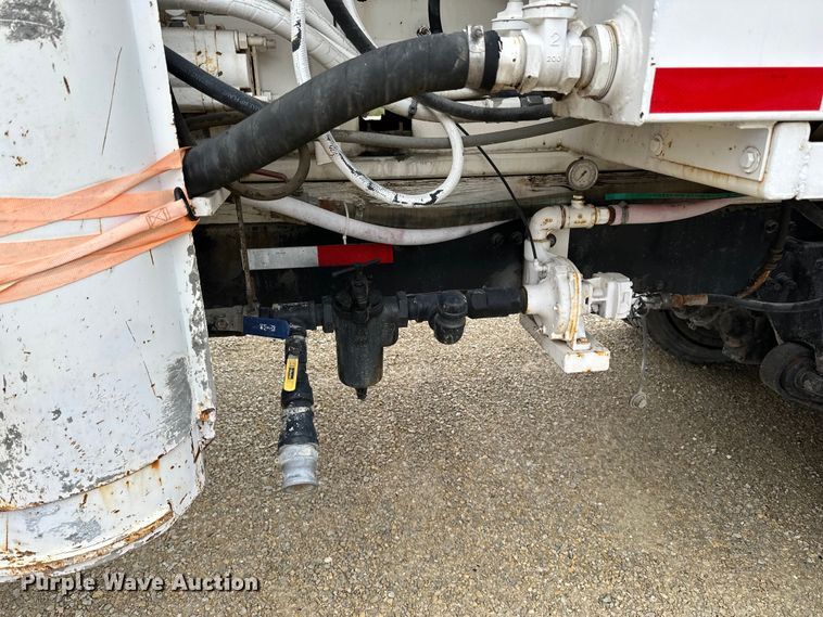 image for item LR9313 2001 Freightliner FL112 volumetric concrete mixer truck