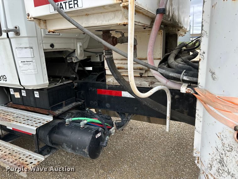 image for item LR9313 2001 Freightliner FL112 volumetric concrete mixer truck