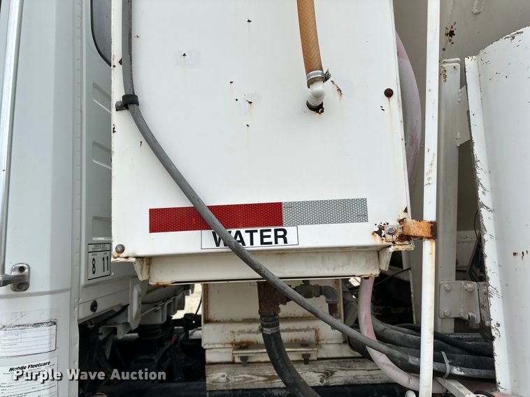 image for item LR9313 2001 Freightliner FL112 volumetric concrete mixer truck