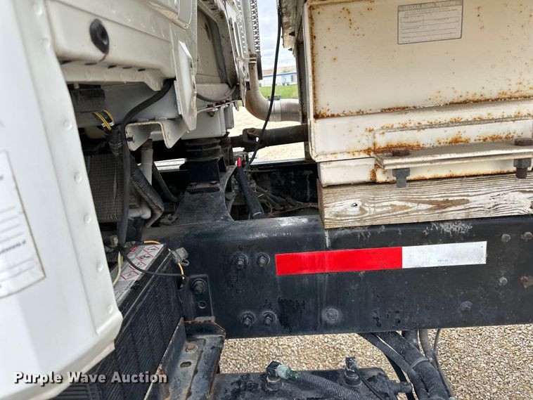 image for item LR9313 2001 Freightliner FL112 volumetric concrete mixer truck