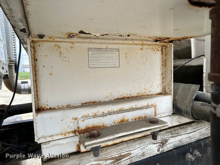 image for item LR9313 2001 Freightliner FL112 volumetric concrete mixer truck