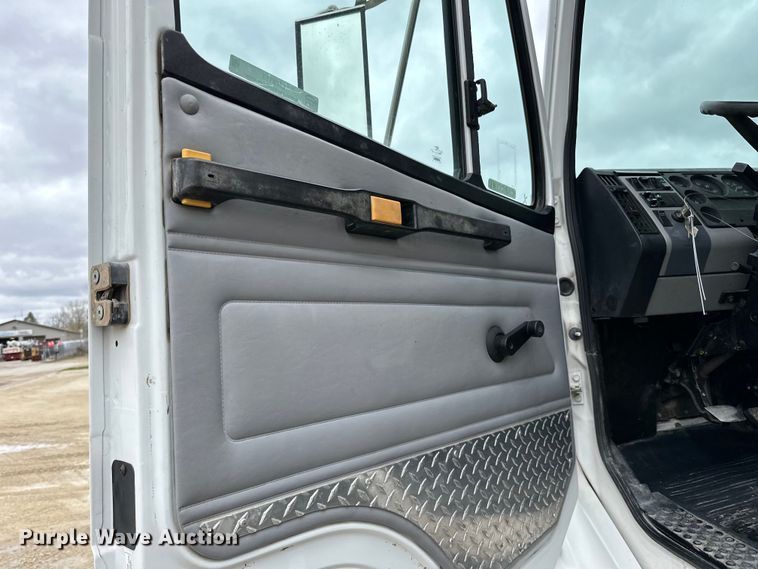 image for item LR9313 2001 Freightliner FL112 volumetric concrete mixer truck