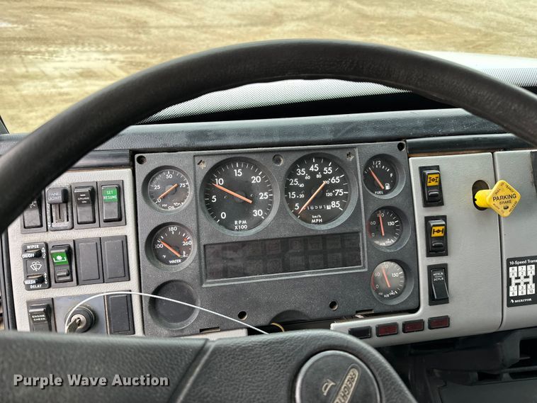 image for item LR9313 2001 Freightliner FL112 volumetric concrete mixer truck