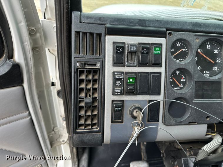 image for item LR9313 2001 Freightliner FL112 volumetric concrete mixer truck