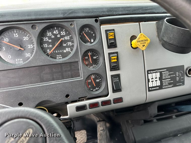 image for item LR9313 2001 Freightliner FL112 volumetric concrete mixer truck