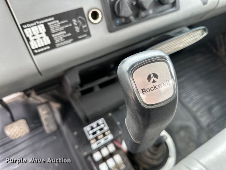 image for item LR9313 2001 Freightliner FL112 volumetric concrete mixer truck