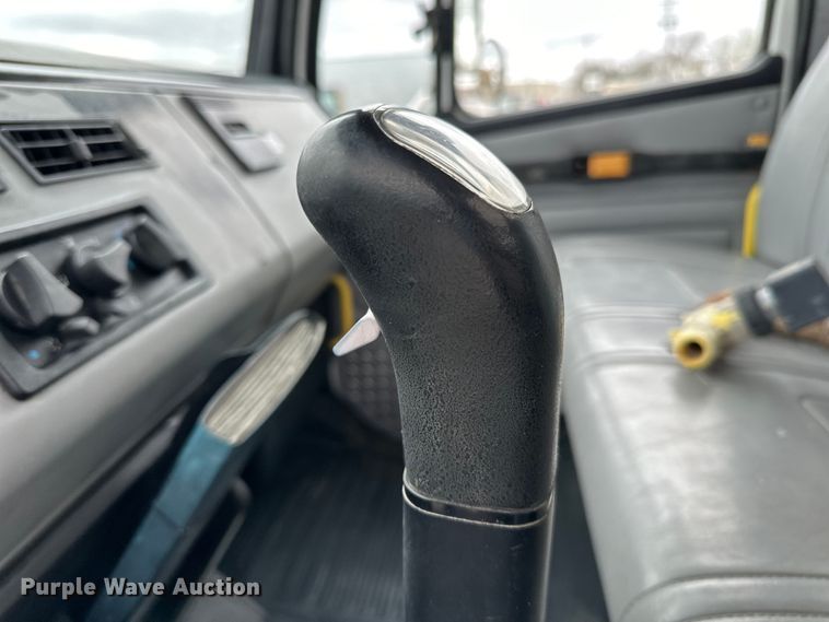 image for item LR9313 2001 Freightliner FL112 volumetric concrete mixer truck